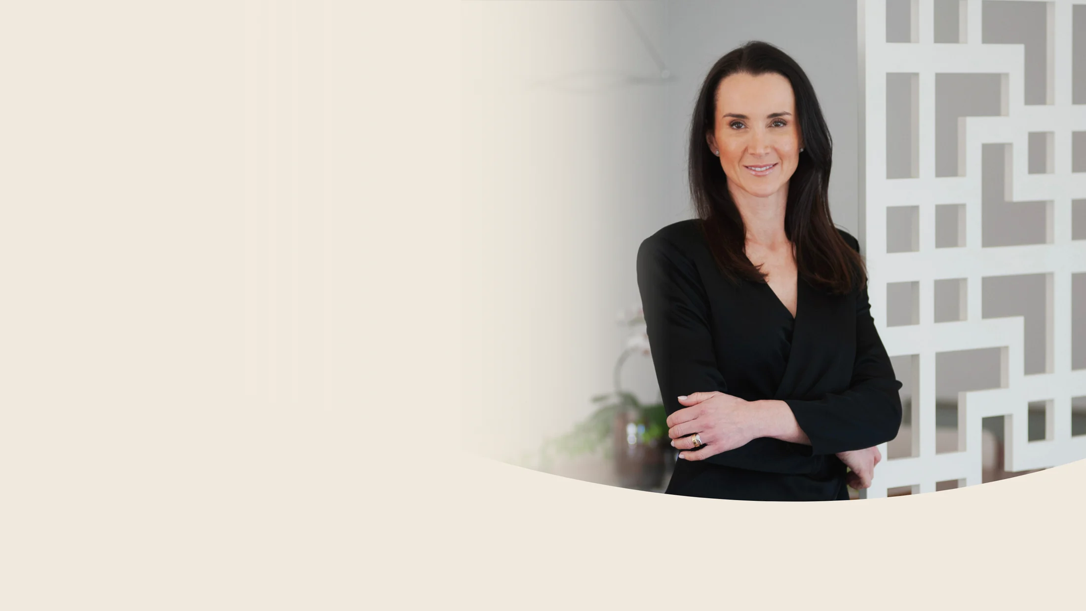 Dra. Fabiana Buffe em seu consultório de oftalmologia em Porto Alegre